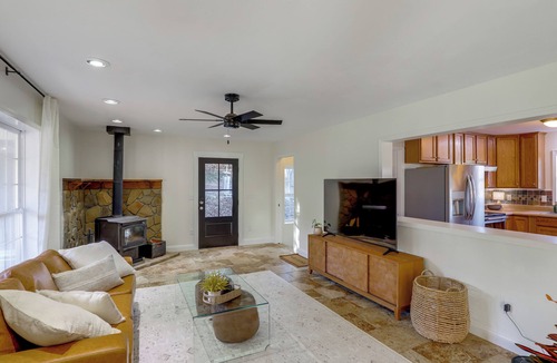 Weaverville House | Covered Deck & Fire Pit: Weaverville Getaway!