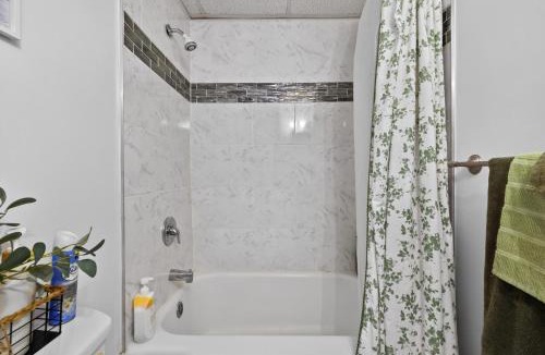 Liverpool Apartment | Cozy 1bd apartment in the heart of Liverpool NY
