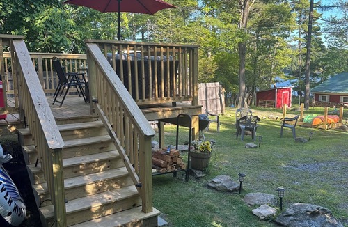 Keeseville Cabin | Cozy 2-bedroom cabin in charming Keeseville with access to private Augur lake