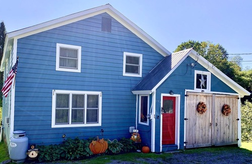 Eastern Vermont House | Cozy 3 bedroom 2 bath home close to hiking, biking, and Stowe!