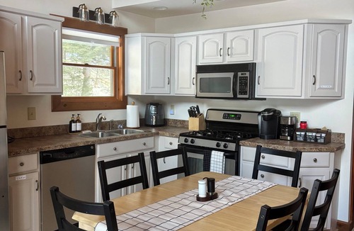 Pottersville Cabin | Cozy Adirondack A-Frame 2 minutes to Schroon Lake & Stone Bridge Caves