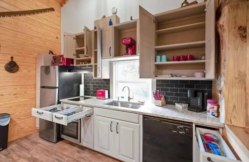 Enterprise Apartment | Cozy Apt w/Master BR + 2 Bed Kids Loft. Covered Parking/Deck/BBQ area & Firepit