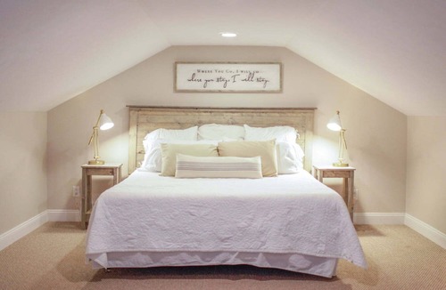 Erie House | Cozy Artists relaxing 5 bedroom + hot tub, sleeps 16+, Erie PA
