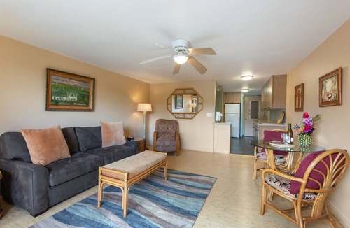 Honokowai Condo | Cozy Maui Studio with Stunning Mountain Views