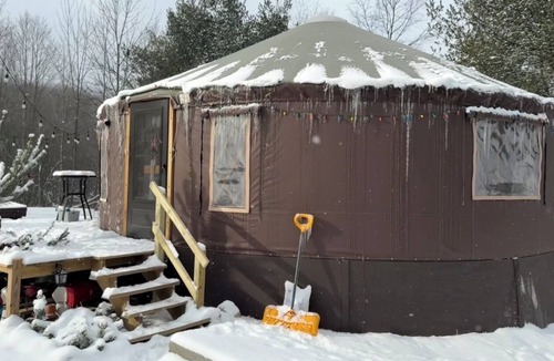 Clarendon House | Cozy Moonship Yurt in the woods