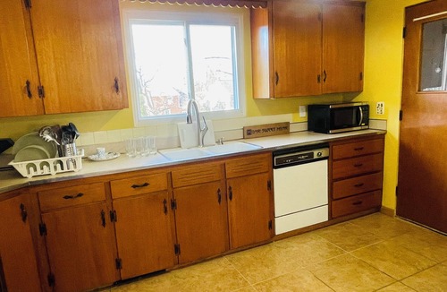 Vestal House | Cozy ranch 3-bedroom house with WiFi, AC in brilliant Vestal