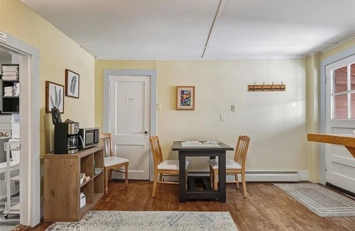 Johnson Apartment | Cozy Retreat - Unit 2 - Close to Smuggs, Stowe, Jay