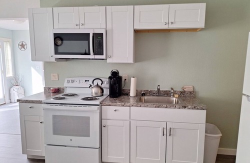 Pendleton Apartment | Cozy studio daylight basement with beautiful views Pendleton