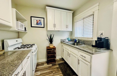 East Village Apartment | Cozy Studio Downtown Long Beach, Near Hospitals