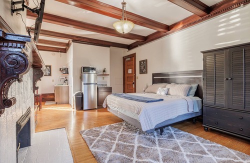 East Avenue Apartment | Cozy studio in enchanting Rochester