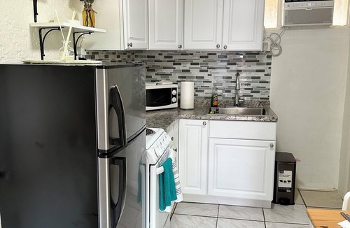 Coral Way Apartment | Cozy studio with refreshing AC near Brickell and Coconut Grove