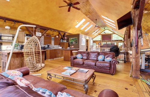 Auburn Apartment | Creativity Nook: Rustic Studio 2 Mi to Owasco Lake