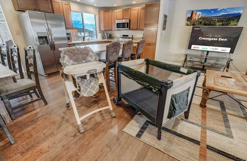 Central Colorado Springs House | Crestgate Den! Patio, Games, Frisbee Golf & Views!