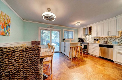 Holiday Beach Villa | Crystal Quarts-Townhome-Close2Beach-Book Now!