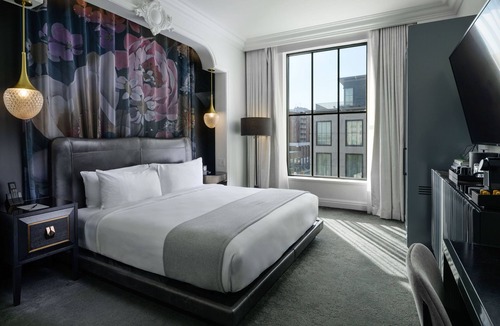 Birmingham Hotel | Daxton Hotel Birmingham, Curio Collection by Hilton