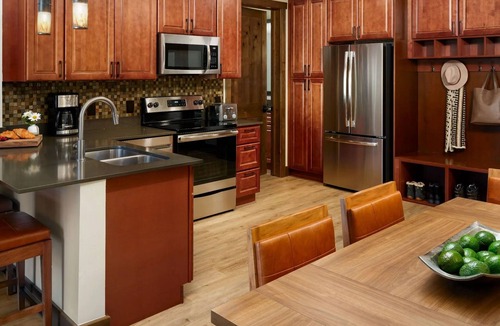 The Highlands Villa | December Only Special - 1 Week Only