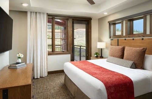 The Highlands Villa | December Only Special - 1 Week Only