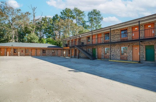 Walterboro - St. George Apartment | Deluxe 2 Full Beds | Walterboro