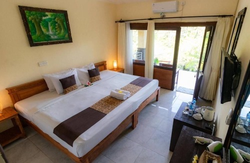 Melayang House | Deluxe double or twin with pool view