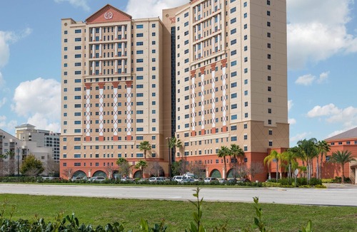 Florida Center Villa | Deluxe Family-Friendly Villa w/ WiFi, Resort Pool & Free Theme Park Shuttle