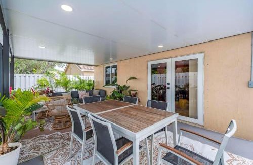Sunrise House | Designer Stylish Villa by Sawgrass with Hot Tub and Arcade Games