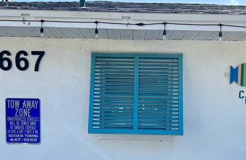 Bay Esplanade Villa | DIRECT WATERFRONT 2BDRM Villa with full kitchen, fish from porch