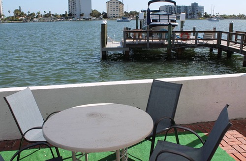 Bay Esplanade Villa | DIRECT WATERFRONT 2BDRM Villa with full kitchen, fish from porch