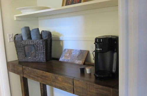 Delray Beach Villa | DISC Premier 1 BR KING, Exceptional. APR-NOV deals; Pool, Ave/Beaches Walkable