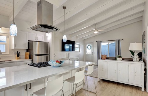 San Clemente Apartment | Discover this beach close 2-bedroom apartment in downtown San Clemente!
