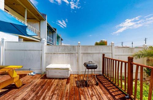 Gulf Lagoon Beach House | Dog-friendly close to the beach with WiFi private washer & dryer balcony & AC