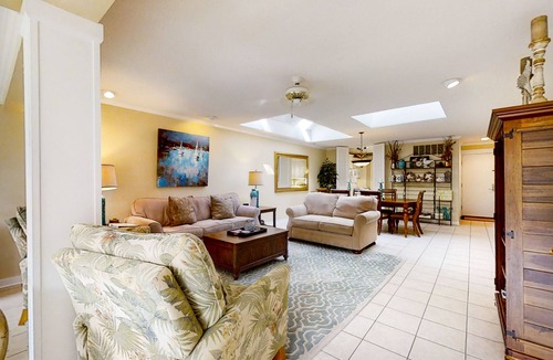 Sea Pines Condo | Dog-friendly lagoon-view condo w/ tennis - close to the beach!