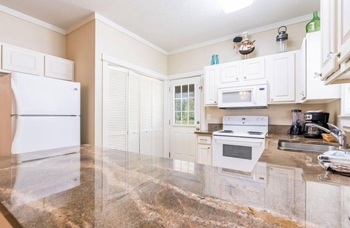 Orange Beach Condo | Dog-Friendly Orange Beach Villas w/Pool & Fishing Pond | Sleeps 8