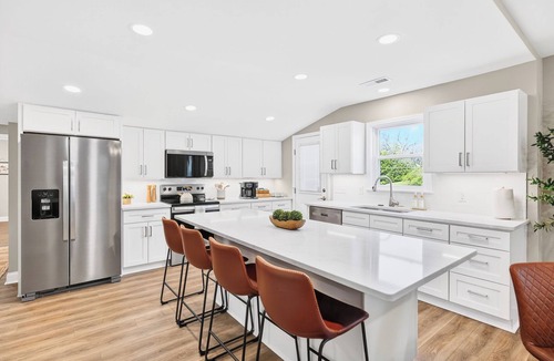 Pilot Mountain House | Downtown retreat- Pilot Mt. Views- perfect for families