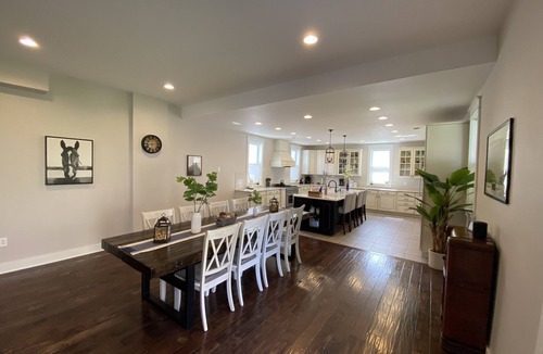 Saratoga Springs House | Downtown - Spacious Open Floor plan & Huge Kitchen Perfect for Family & Friend