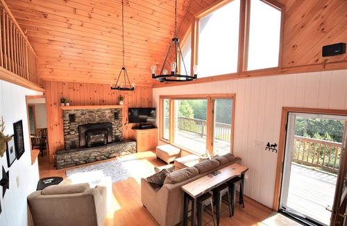 Montgomery Center Ski Chalet | Edelweiss! A Luxurious 5 Bed Ski Chalet 5 Mins to Jay Peak, Vermont