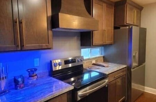 Royal Oak Villa | Entire Property! MicroLux Micro Hotel