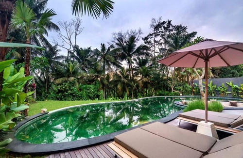 Ubud City-Centre Villa | Exclusive 5 Bdr Dream Villa pool & lush amazing view