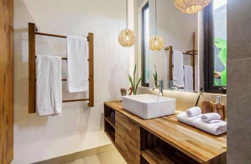 Ubud City-Centre Villa | Exclusive 5 Bdr Dream Villa pool & lush amazing view