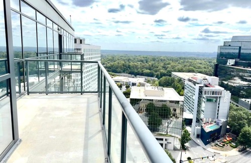 North Buckhead Apartment | Executive 3BR Buckhead PenthousePoolBalconyWalk to Lenox,Phipps Plaza & Marta