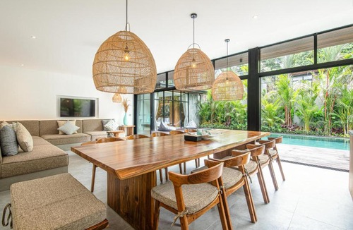 Batubelig Villa | Exotic 6BR Canggu Villa, Jacuzzi, AC, near Beach