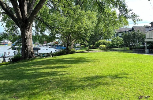 Cassopolis House | Experience the Charm of Diamond Lake