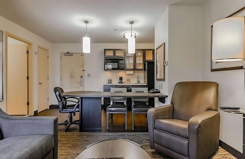 Warren Apartment | Explore downtown Detroit! Spacious Accommodation with Full Kitchen! Pets Allowed