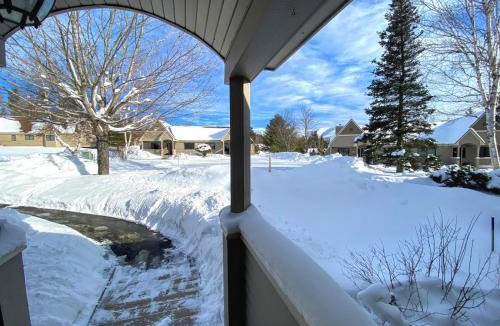 Carroll Villa | F7 Comfortable golf course townhouse within walking distance of Mount Washington Hotel