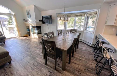 Carroll Villa | F7 Comfortable golf course townhouse within walking distance of Mount Washington Hotel