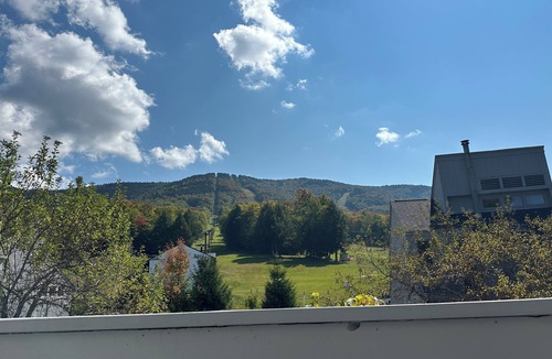 South Londonderry House | Fabulous 3-bedroom townhome at the base of Magic Mountain in Londonderry, VT