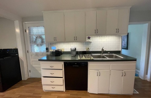 South End House | Fall Foliage 5BR Walk to Church St, Lake Champlain, UVM & Champlain College