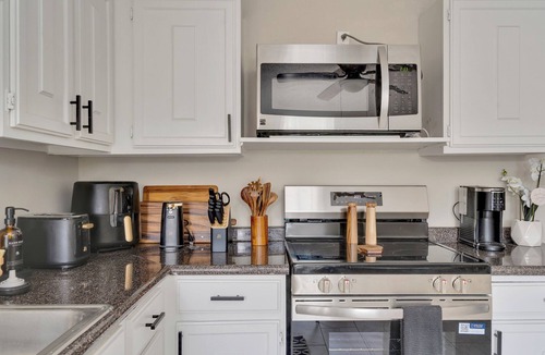 Collegedale Apartment | Fantastic 3-bedroom apartment with AC in welcoming Collegedale