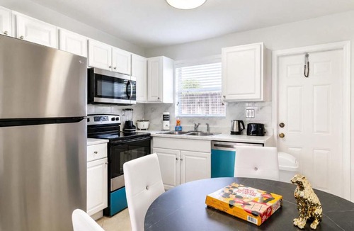 River Oaks House | Fantastic Family Nest for Joy STR-2310#1