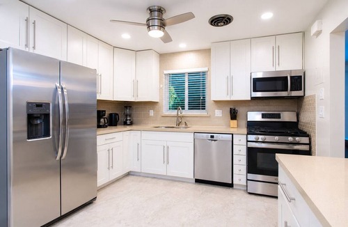 Downtown Hollywood Villa | First-Class Villa in Hollywood Lakes Heated Pool