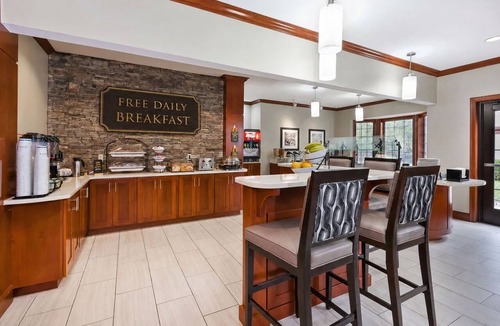 Kalamazoo Condo | Free Breakfast, Pool, Gym. Near Western Michigan University!
